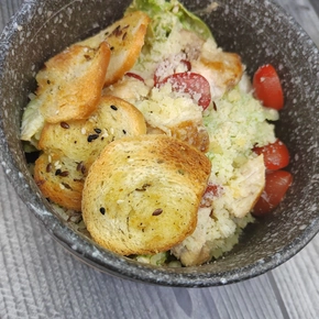 Цезарь с курицей